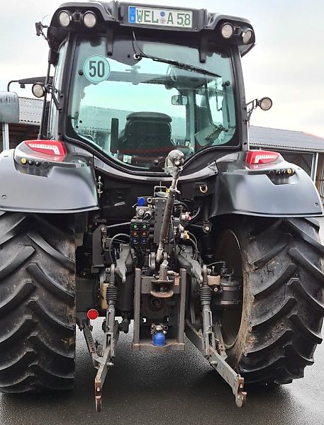 Valtra N 134 A mit Alö Frontlader Q56